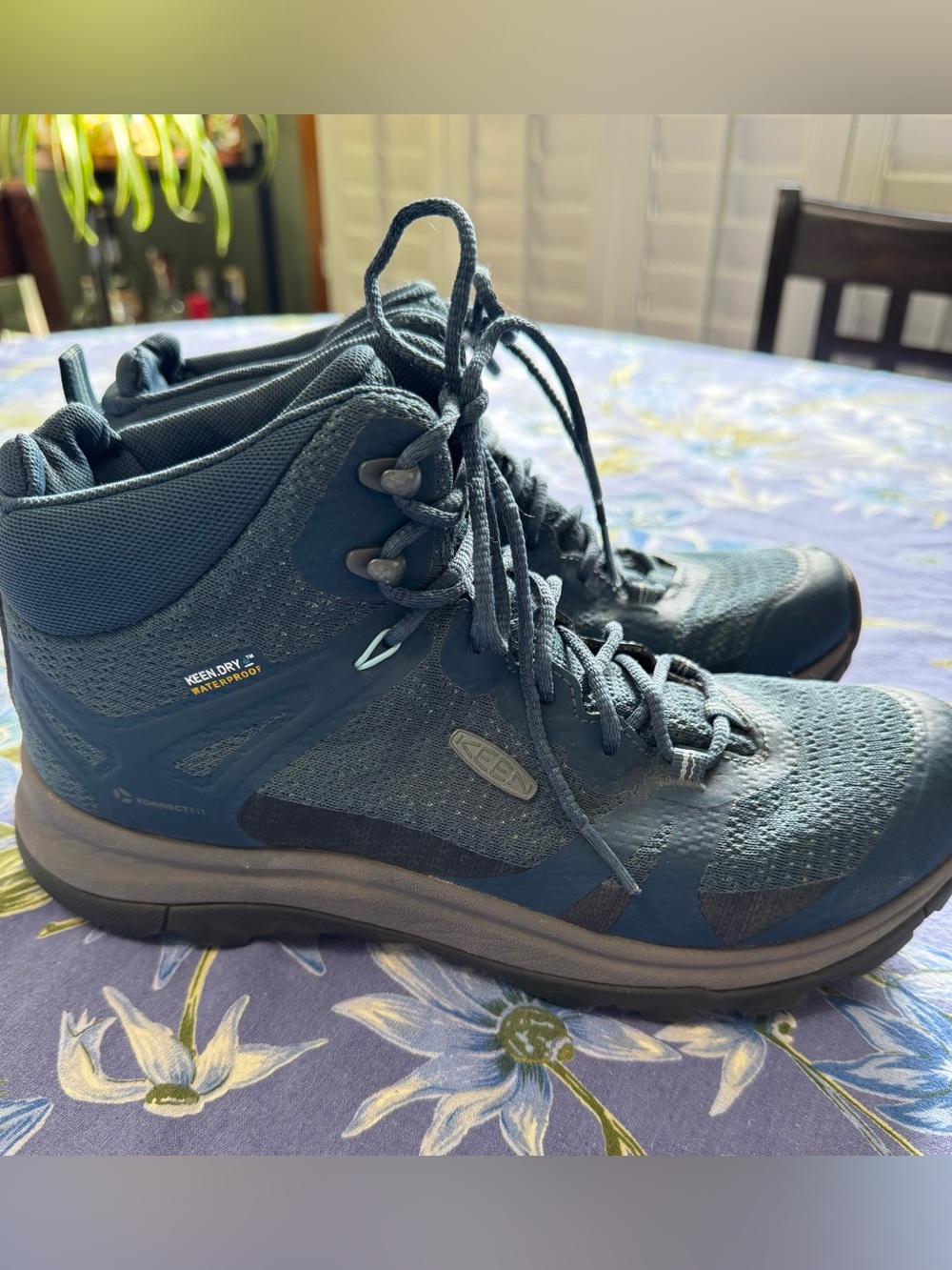 Keen Terradora Boots, size 8